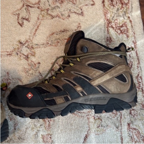 Merrell Brown and Black Men's Boots Electrical rated - Picture 3 of 13